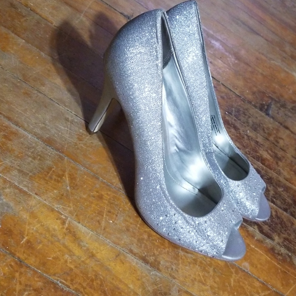 Silver Style & Co Pumps